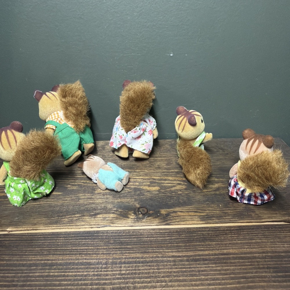 Rare Calico Critters Furbanks Squirrel Family Of 6 All Clothed And Beautiful - Picture 4 of 4
